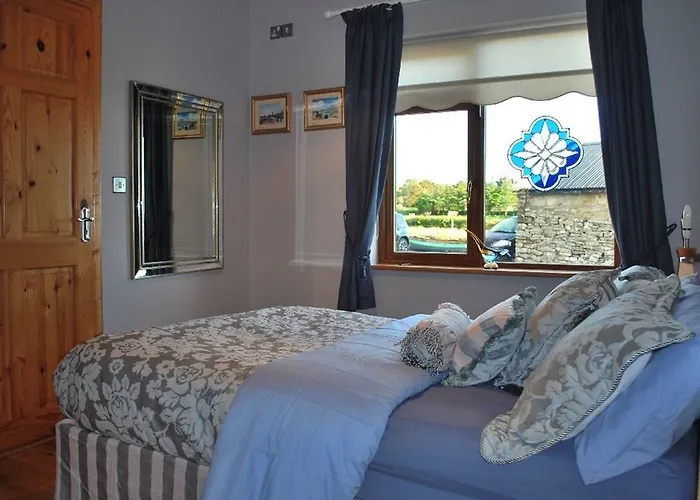 לינה וארוחת בוקר Creevagh Heights 4*